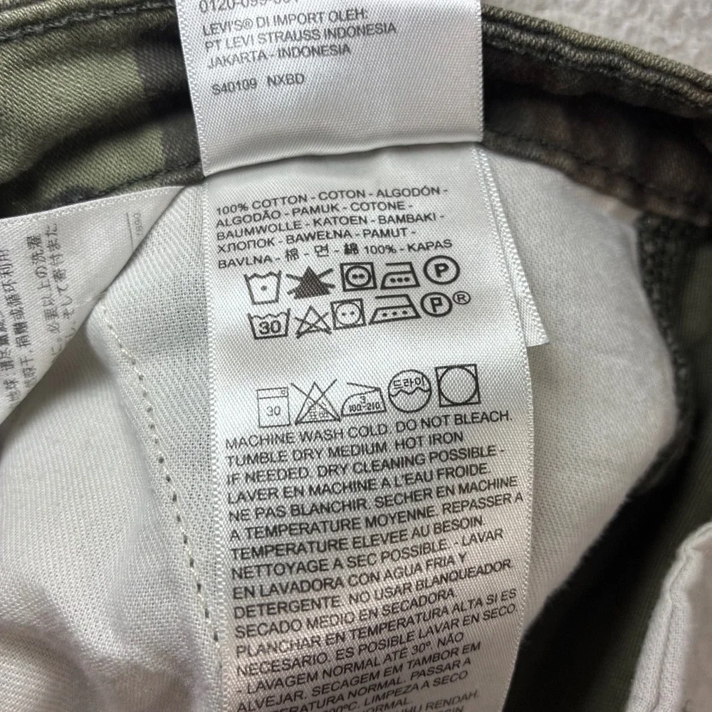 Levis measurements waist